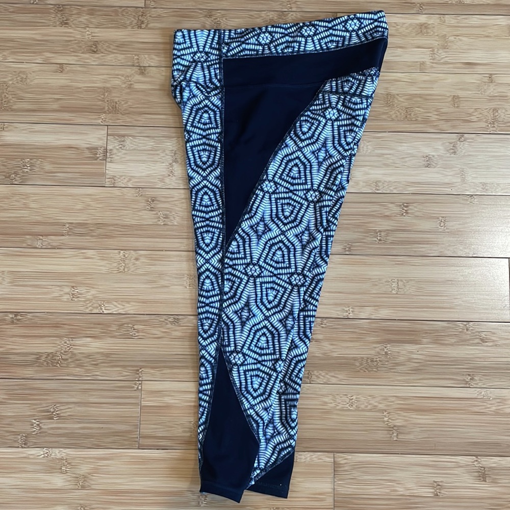 Athleta Chaturanga Crop Yoga Leggings